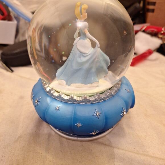 Disney Showcase Collection CINDERELLA SNOW GLOBE Excellent Condition - Picture 5 of 7
